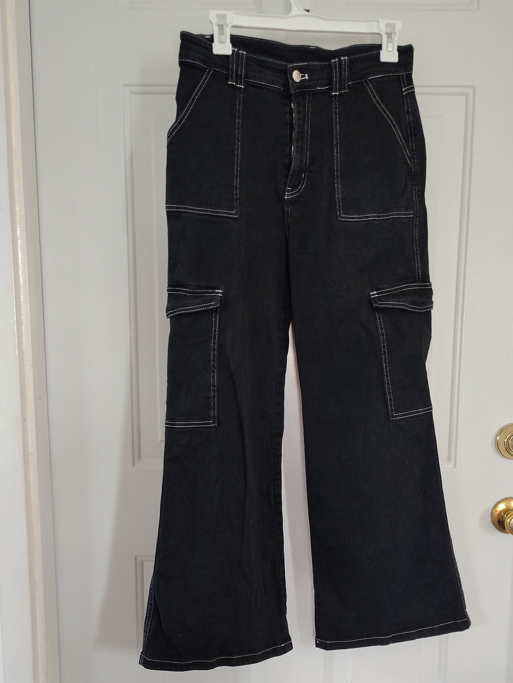 Altar'd State Black Wide-Leg Cargo Jeans with Contrast Stitching Women's L